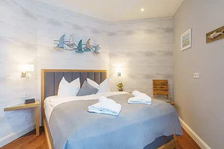 Schlafzimmer mit Doppelbett