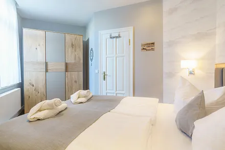 Schlafzimmer mit Doppelbett