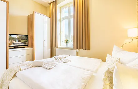 2. Schlafzimmer mit Doppelbett