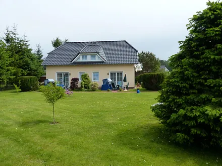 Wiese vorm Haus C