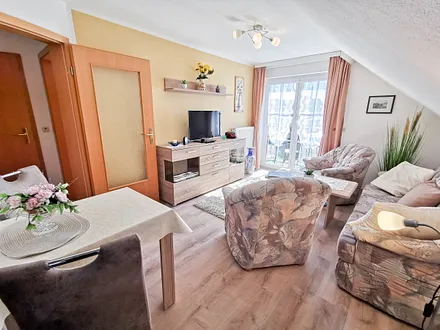 Wohraum oben mit Einbauküche