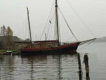Boot im Hafen Hinterland