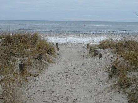 ein Srandzugang im Winter