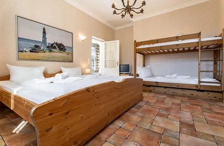 abgeschlossene Veranda mit Doppelbett 