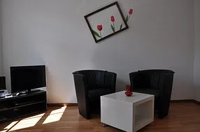 32-Zoll LCD-TV, DVD-Player und HiFi-Anlage