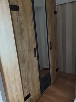 geräumiger Kleiderschrank