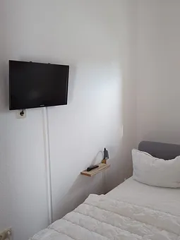 (drehbarer) TV im Schlafbereich