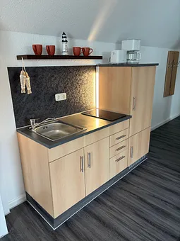 Küchenzeile mit 2-Platten-Induktionsfeld
