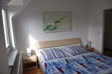 Schlafzimmer 1
