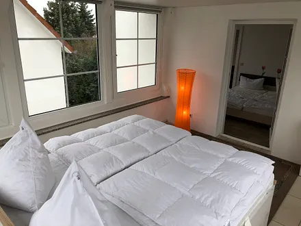 Wintergarten mit Durchgang zu Schlafzimmer 1