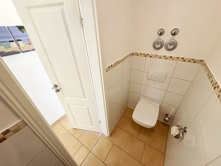 Gäste-WC mit Waschbecken
