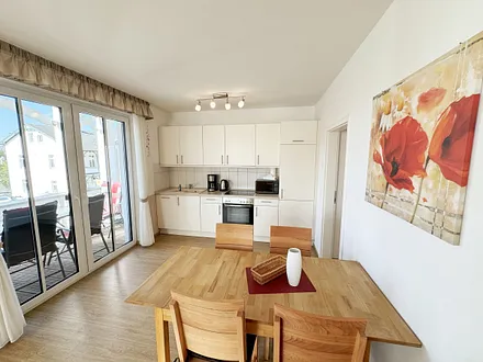 Villa Annika Whg. 06 - Esstisch und moderne Küchenzeile