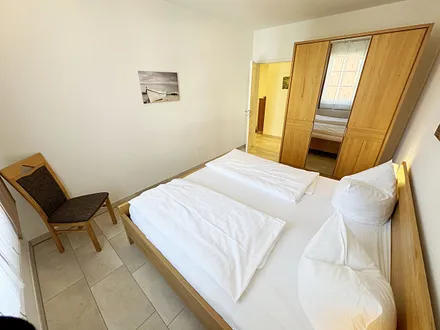 2.Schlafzimmer mit Doppelbett