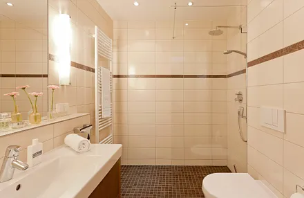 Bad mit ebenerdiger Dusche