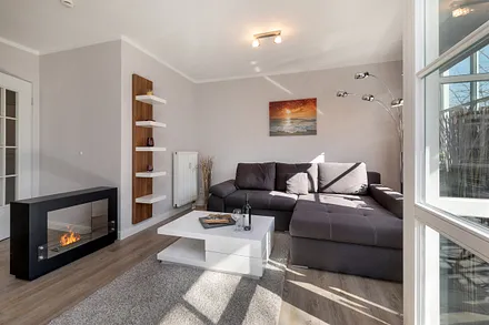 Für gemütliche Abendstunden können Sie den Ethanolkamin entzünden.