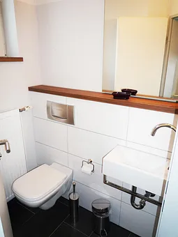 Hier der Blick in das Gäste-WC.