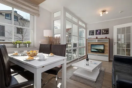 Eine moderne Ferienwohnung mit Südbalkon erwartet Sie.