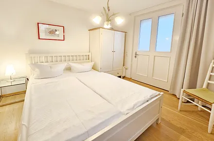 Schlafzimmer II mit Doppelbett (160x200cm)