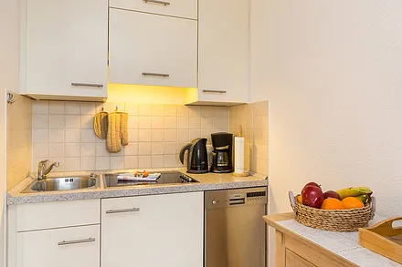 Hier der Blick auf die Küchenzeile im Wohnzimmer.