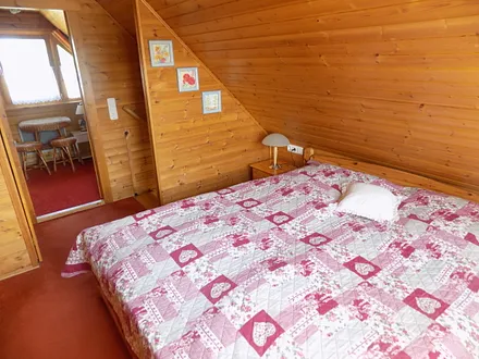 Der Schlafraum im Dachgeschoss