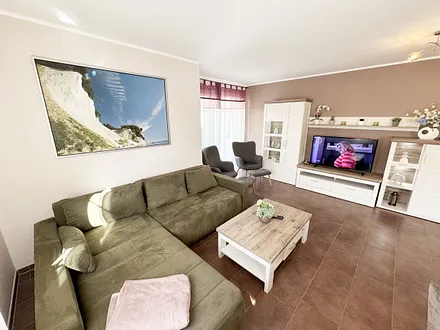 Wohnbereich mit Flachbild-TV