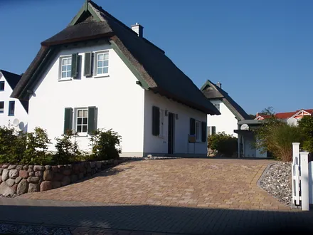 Ferienhaus Villa Ostseestrand mit 2 Pkw-Stellplätze direkt vor dem Haus
