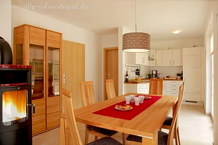 Essbereich für 6 Personen mit Küche im EG