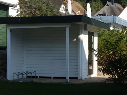 Gartenhaus  ( inkl. Gartenmöbel + Auflagen )