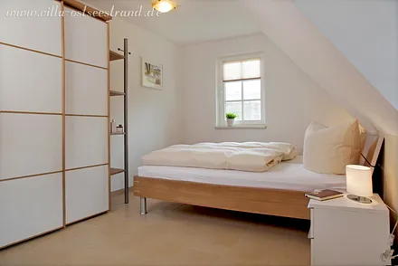 2. Schlafzimmer mit Doppelbett (160 x 200) im OG