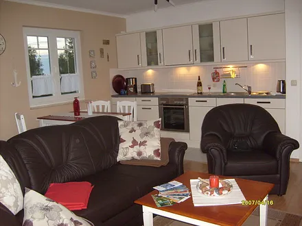 komplett eingerichtete Küche