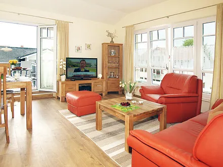 großzügiges helles Wohnzimmer