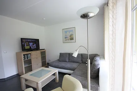 Sitzecke mit Fernseher