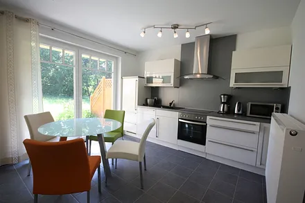 offene Küche mit Eßtisch