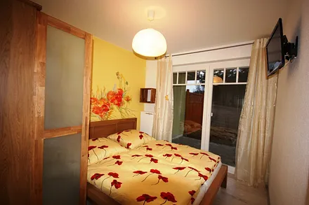 Schlafzimmer mit Doppelbett