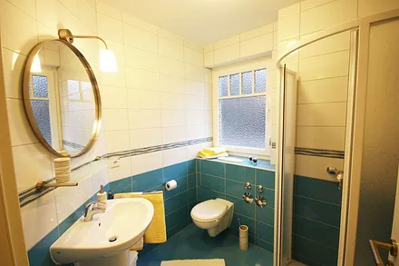 Tageslichtbad mit Dusche/WC