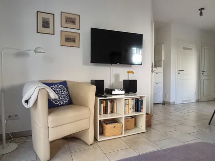 Blick vom Sofa auf den Fernseher