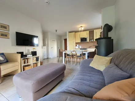 Esstisch mit Blick auf Terrasse