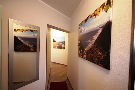 Flur mit preisgekrönten Fotos von Koserow