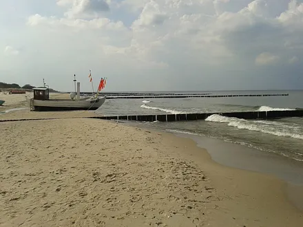 Strand an der Koserower Seebrücke