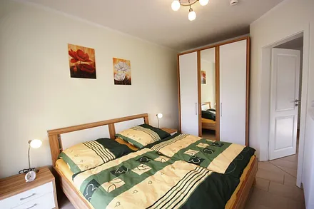 Schlafzimmer mit Doppelbetten