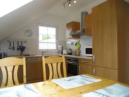 Die Küche ist voll ausgestattet