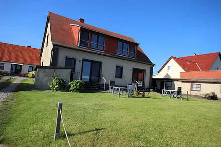 Von der Wohnung gelangen Sie direkt zur Terrasse im Grünen.