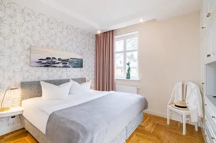 Schlafzimmer mit Doppelbett