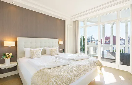 Schlafzimmer mit Doppelbett