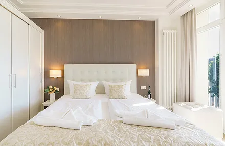 Schlafzimmer mit Doppelbett