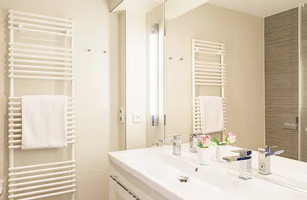 Bad mit ebenerdiger Dusche