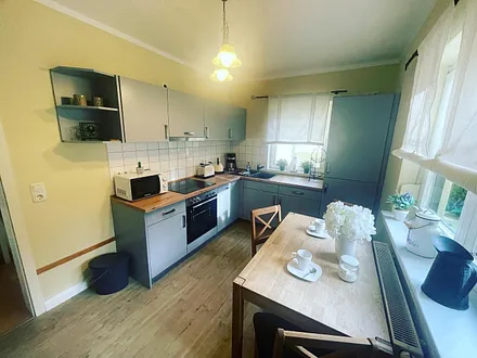 Eine bequemeSitzmöglichkeit bietet Ihnen einen Comfort beim Frühstücken.