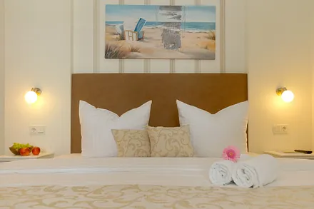 Schlafzimmer mit Doppelbett