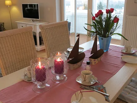 gemütlicher Esstisch