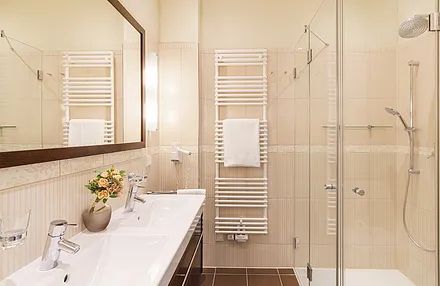 Bad mit ebenerdiger Dusche